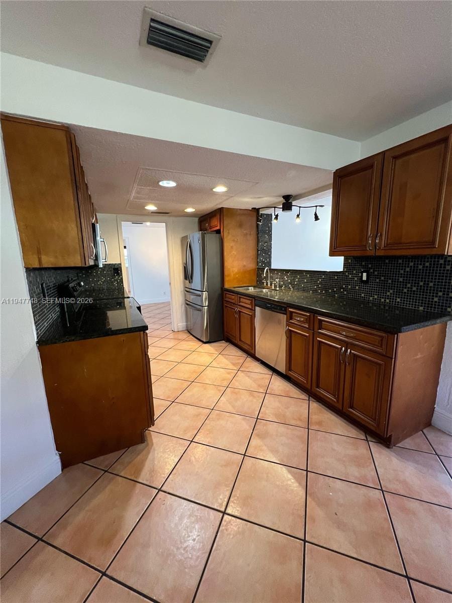 2104 N 14th Court — photo 3