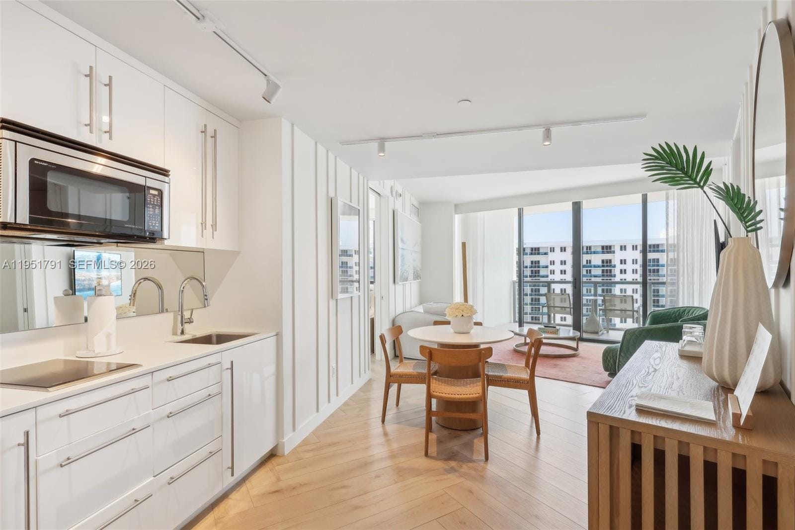 2201 Collins Avenue 1511 — photo 3