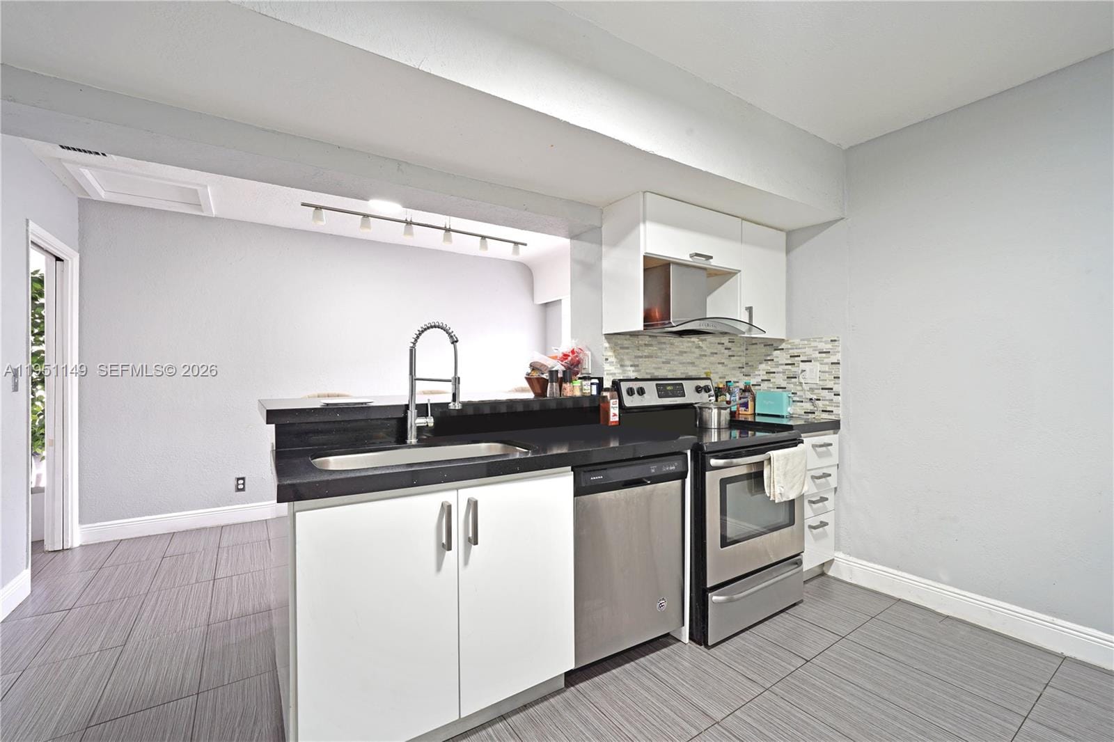 2534 Monroe Street — photo 11