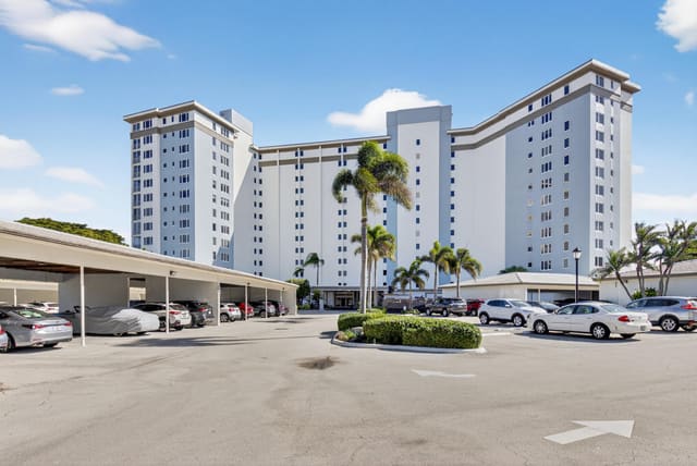 555 SE 6th Avenue 9g, sold in Barrton Apts Inc Condo, Delray Beach, FL