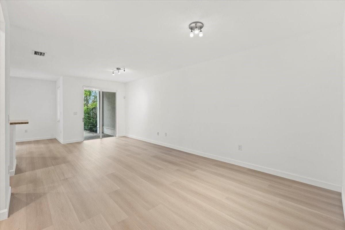 10821 NW 76th Lane 10821 — photo 11