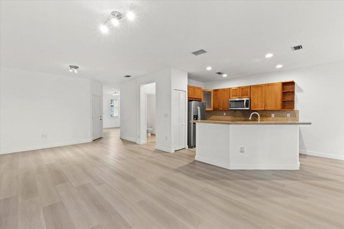 10821 NW 76th Lane 10821 — photo 3