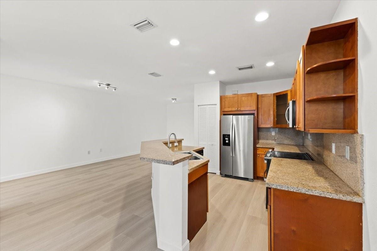 10821 NW 76th Lane 10821 — photo 4