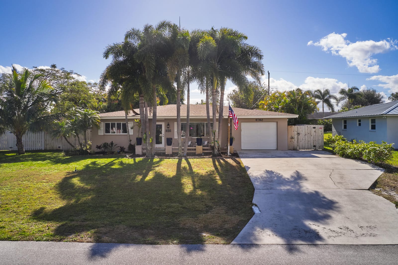 4760 SE Bayshore Terrace — photo 3