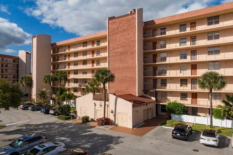 14527 Bonaire Boulevard 408 — photo 3