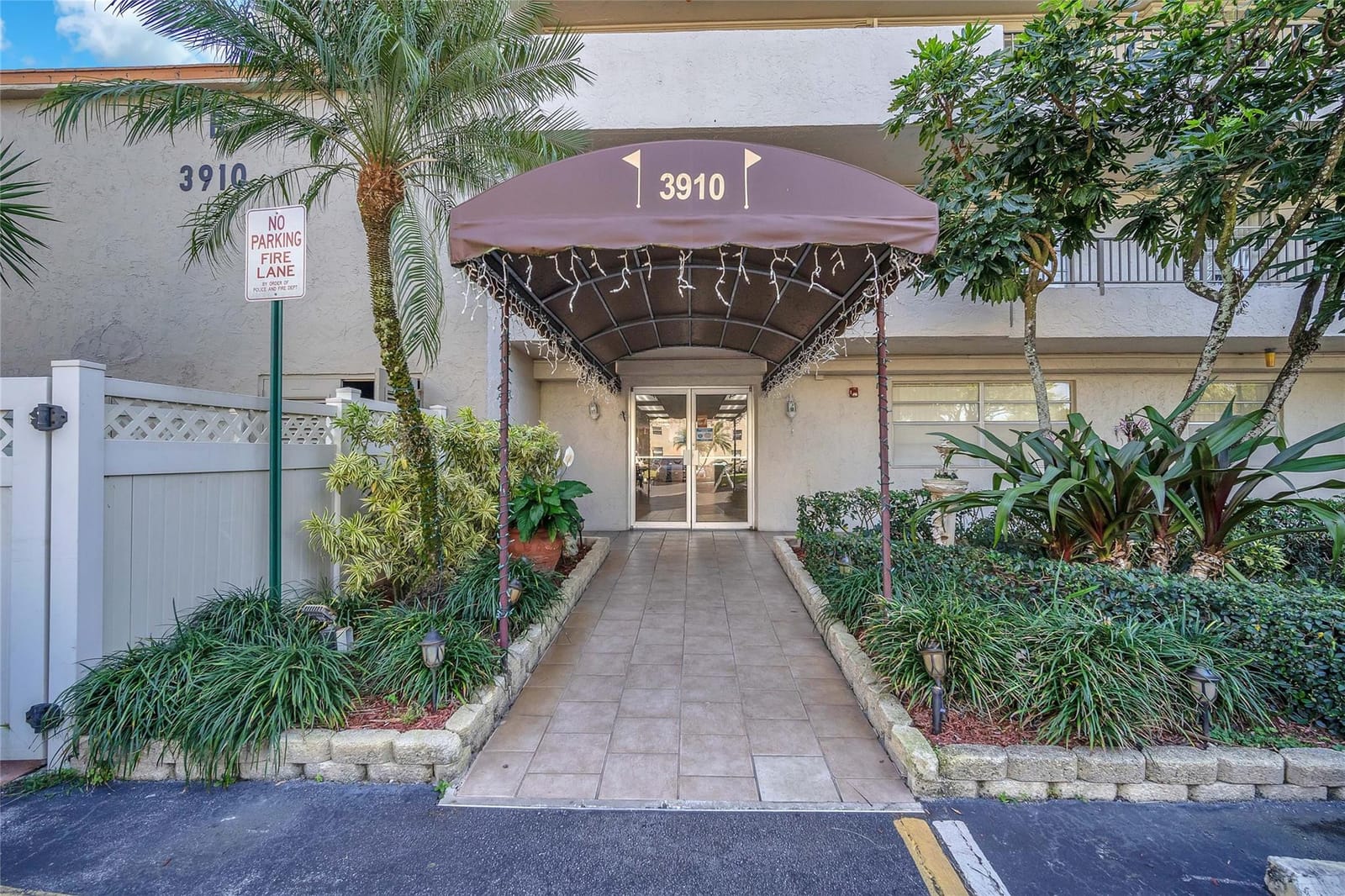 3910 Inverrary Boulevard 308-B — photo 11