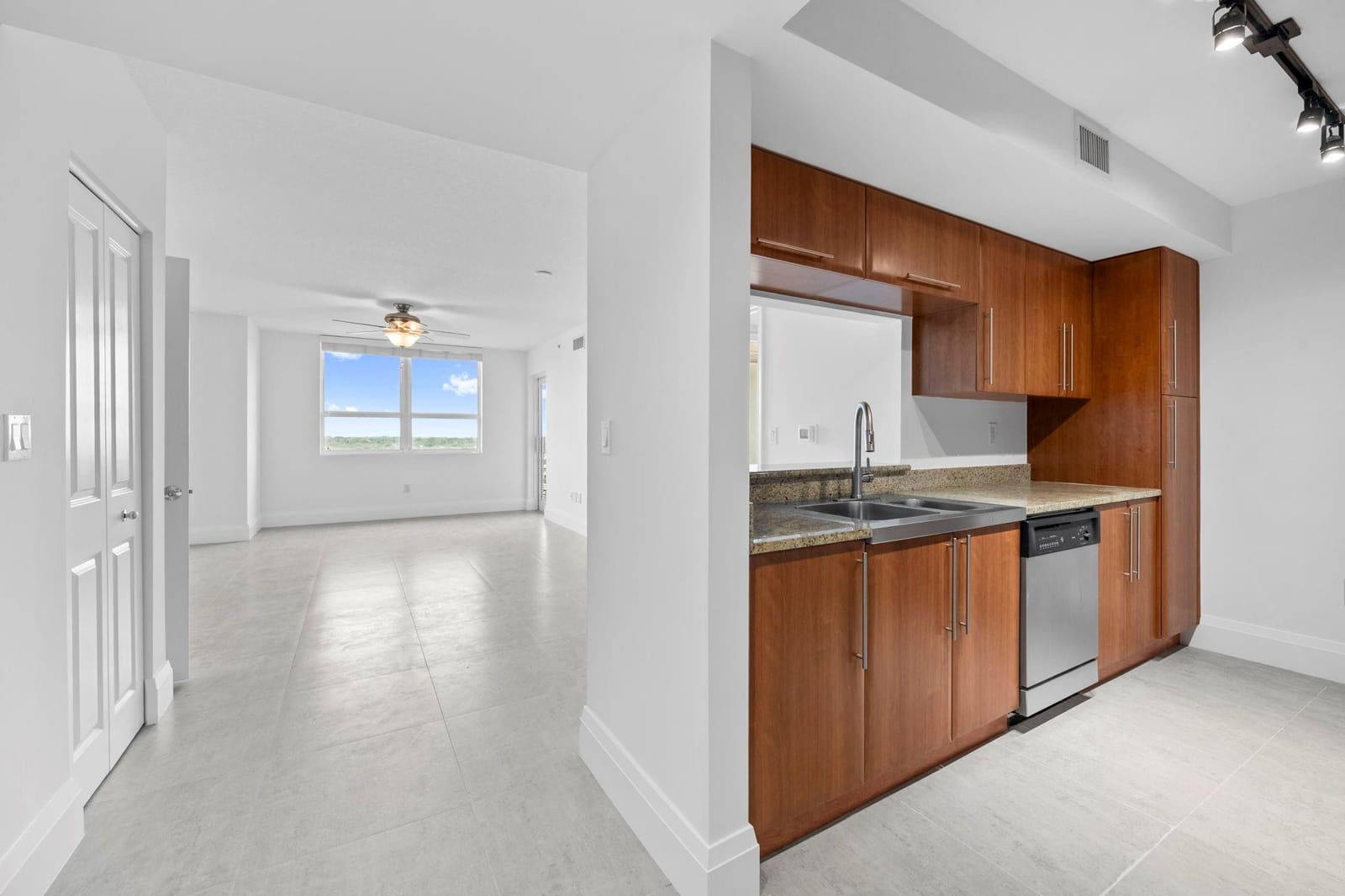 600 W Las Olas Boulevard 909S — photo 3