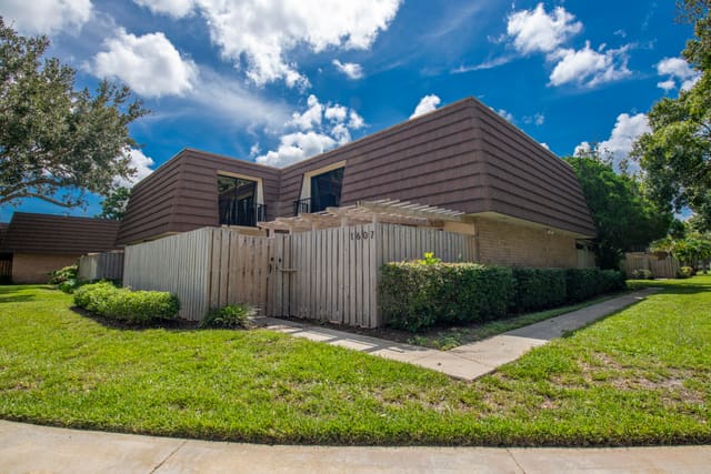 1607 16th Lane, sold in Garden Lakes, Palm Beach Gardens, FL