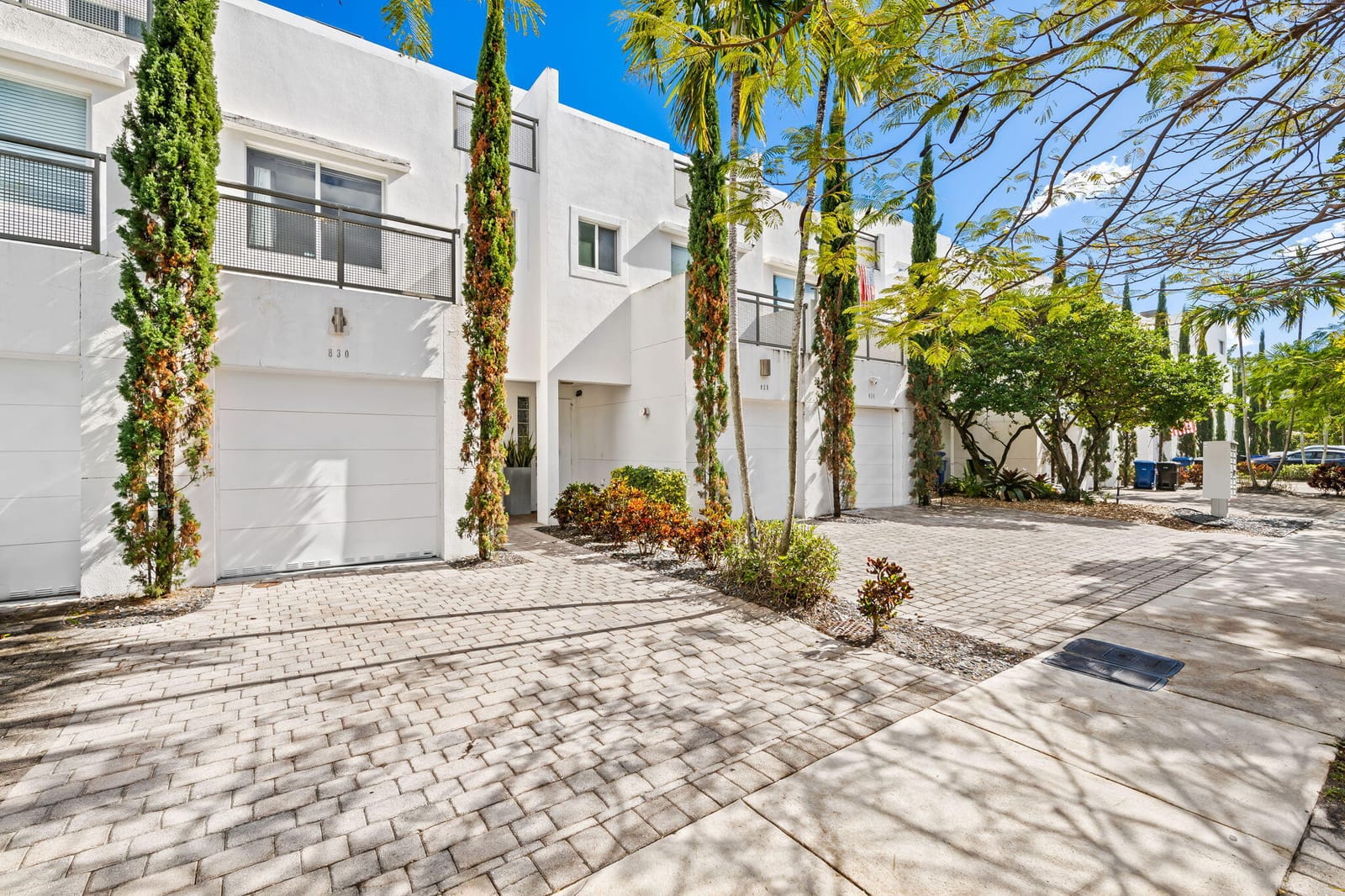830 NE 19th Avenue, Fort Lauderdale, FL 33304