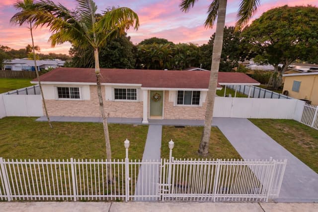 3970 NW 195th Street, sold in Carol City Gardens, Miami Gardens, FL
