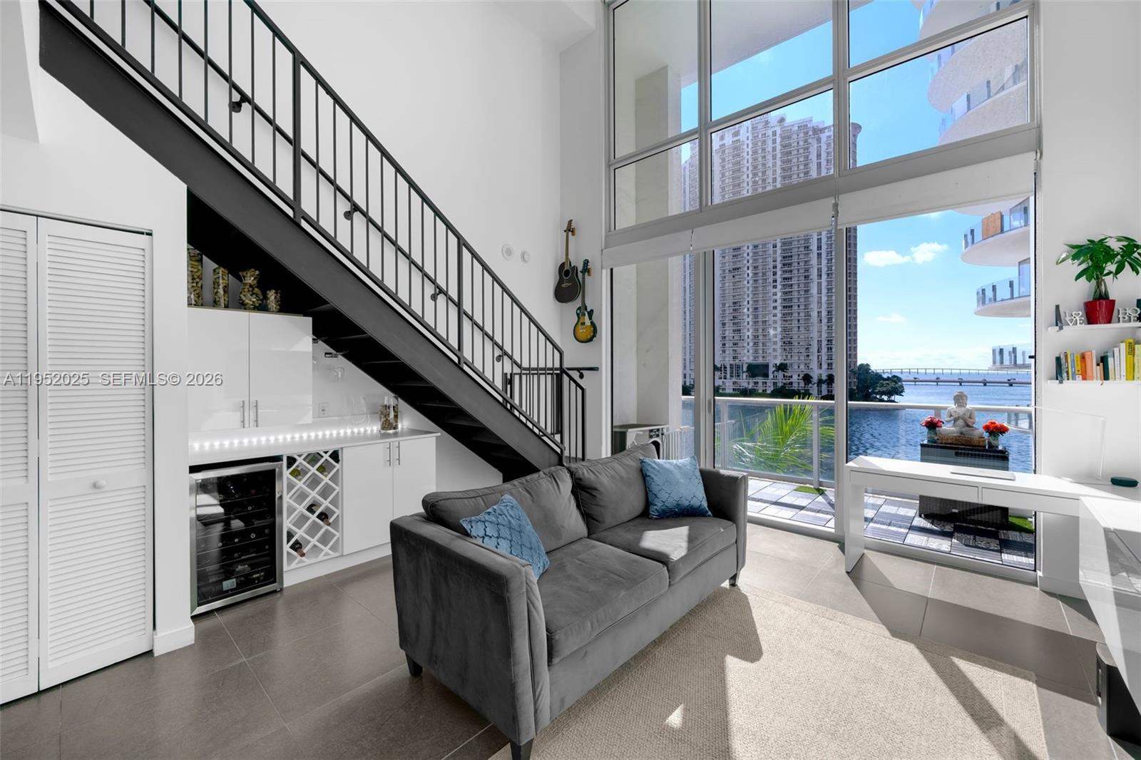 300 S Biscayne Boulevard L-410 — photo 3