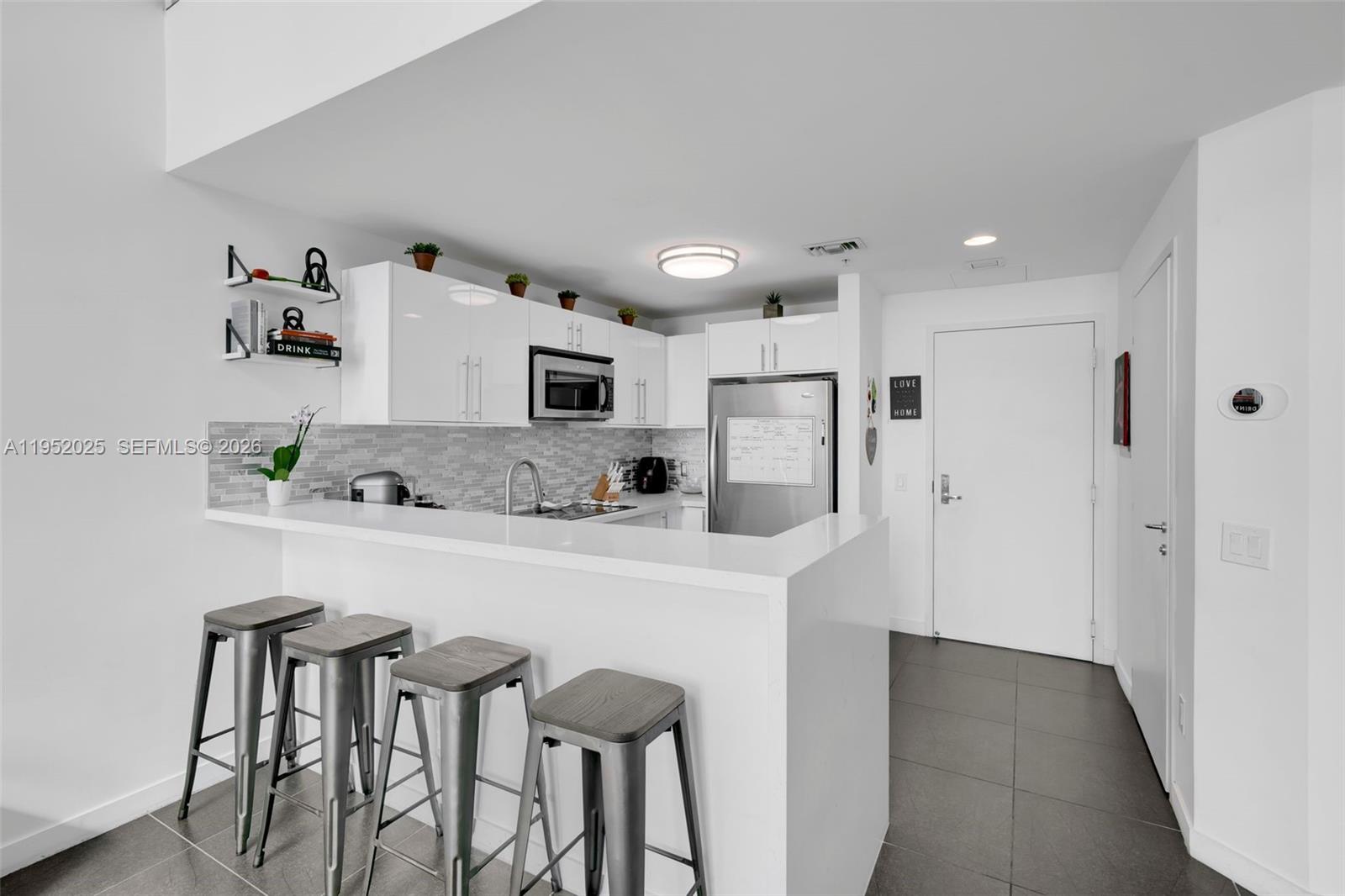 300 S Biscayne Boulevard L-410, Miami, FL 33131 photo 25