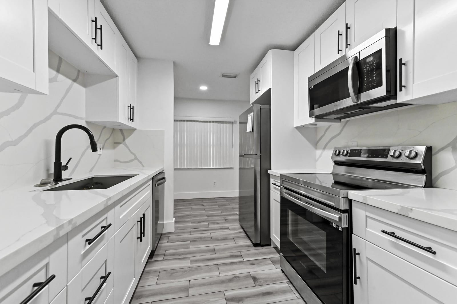 1390 Summit Run Circle, West Palm Beach, FL 33415 photo 2