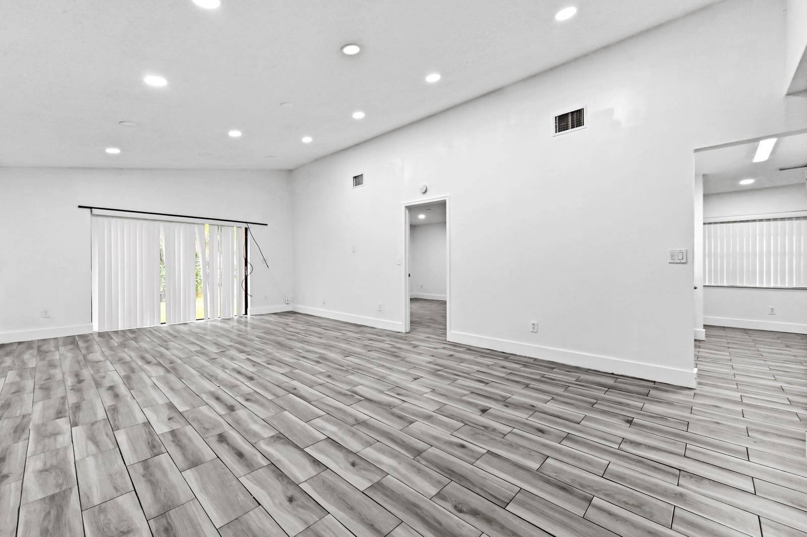 1390 Summit Run Circle, West Palm Beach, FL 33415 photo 4