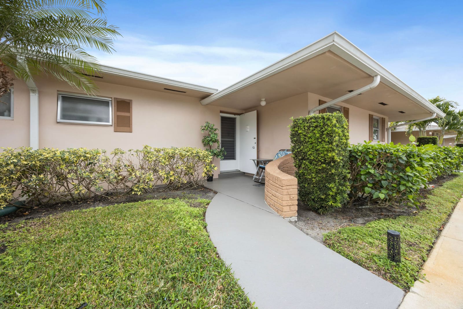 2545 Dudley Drive W E, West Palm Beach, FL 33415 photo 2
