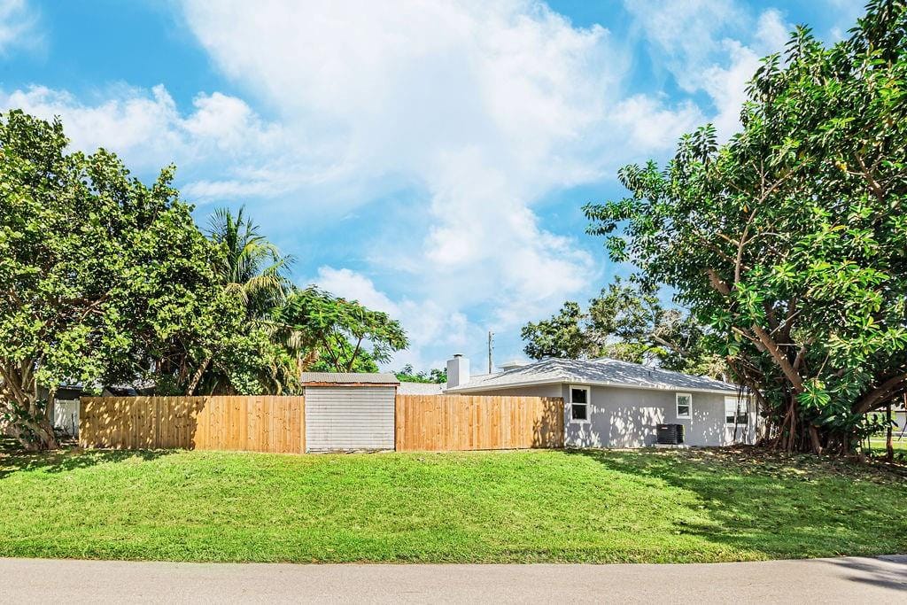 300 Riomar Drive — photo 11