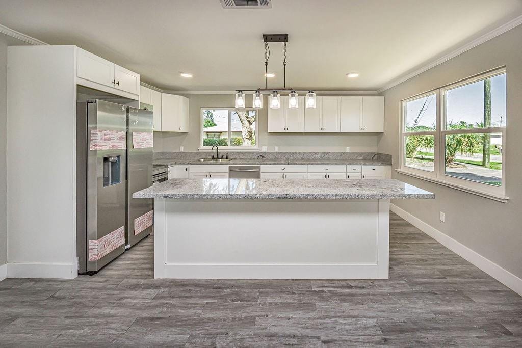 300 Riomar Drive — photo 3