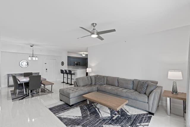 802 W Windward Way 217, Lantana, FL 33462