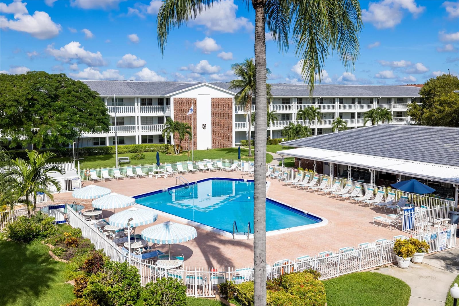 2453 NE 51st Street D-306, Fort Lauderdale, FL 33308