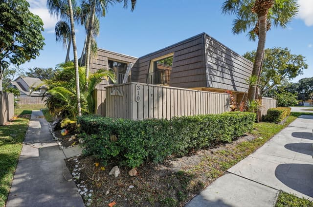 310 3rd Court, sold in Sandalwood Estates, Palm Beach Gardens, FL