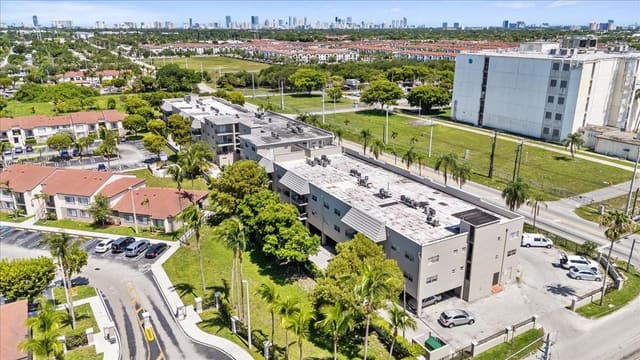 5100 SW 41st Street 321, Pembroke Park, FL 33023
