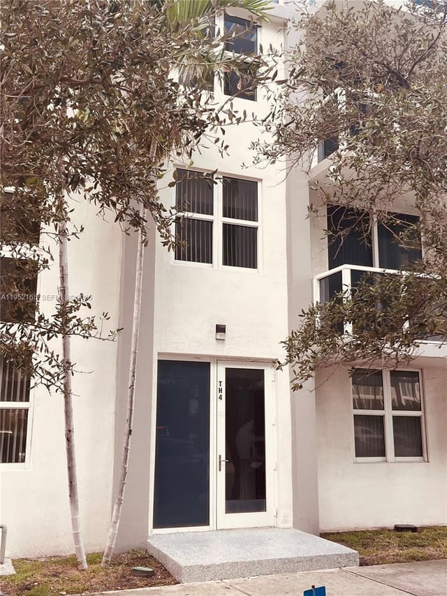 601 NE 23rd Street TH4, sold in 23 Biscayne Bay Condo, Miami, FL