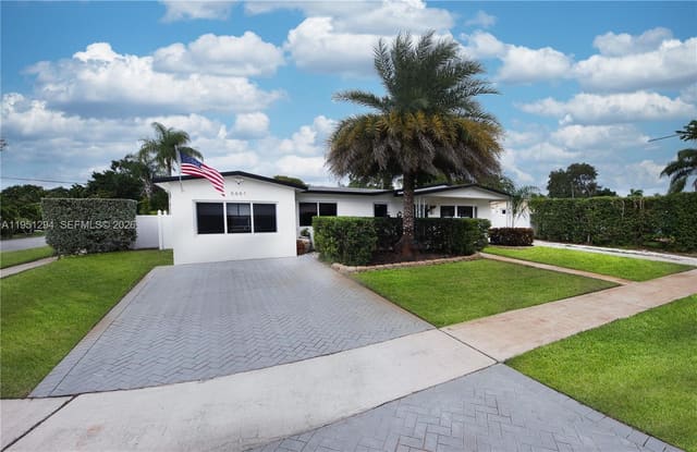 6661 SW 6th Street, Pembroke Pines, FL 33023
