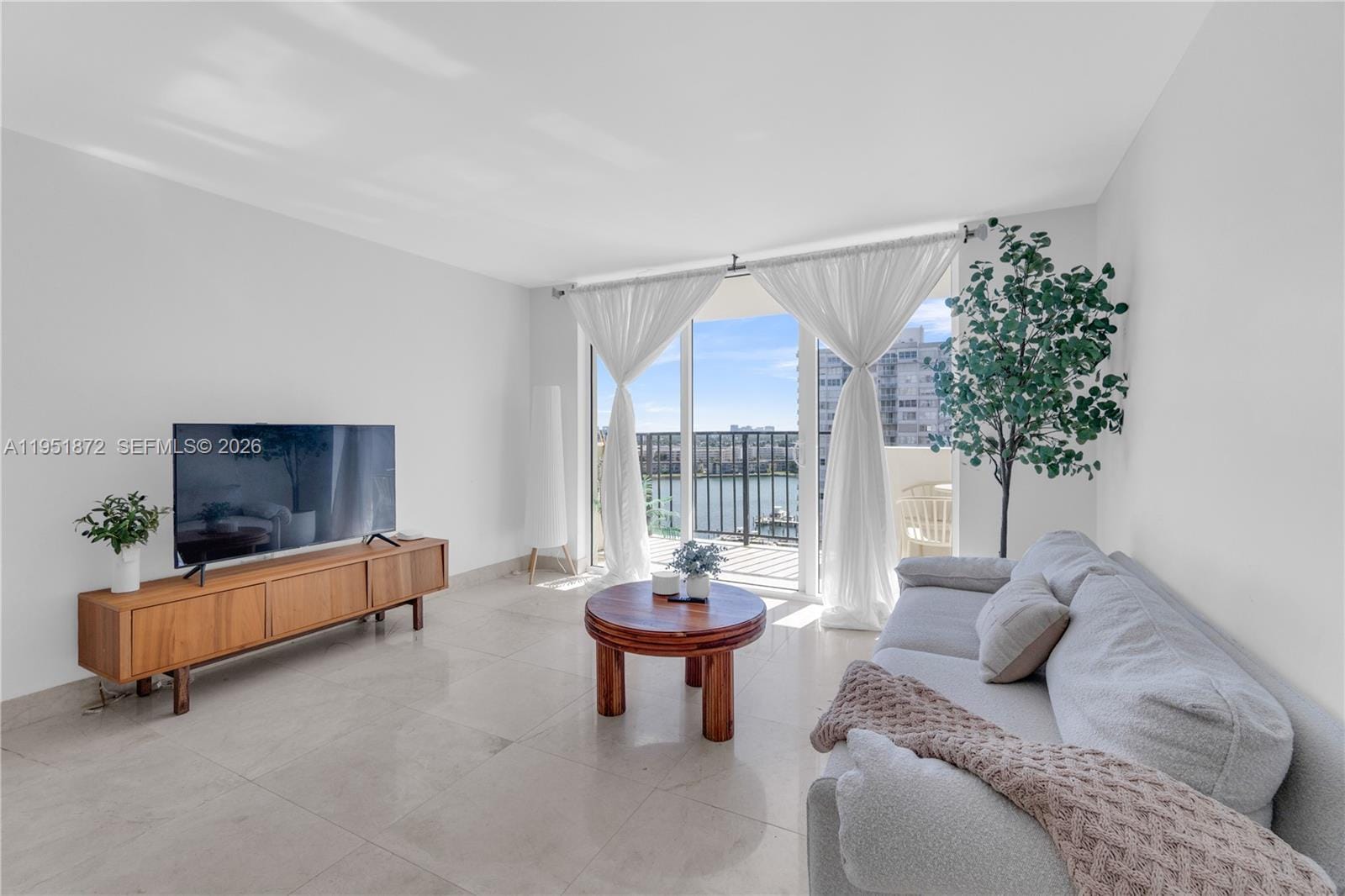 2780 NE 183rd Street 1414, Aventura, FL 33160 photo 4