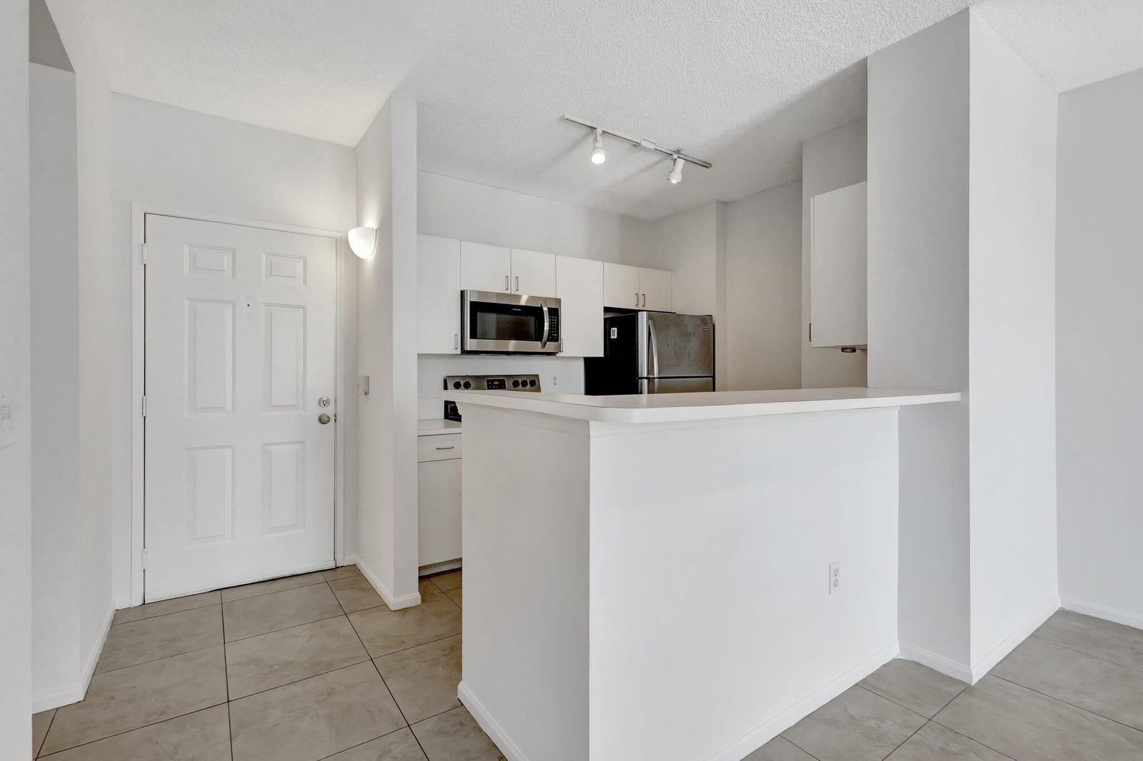 720 S Sapodilla Avenue 303, West Palm Beach, FL 33401 photo 4