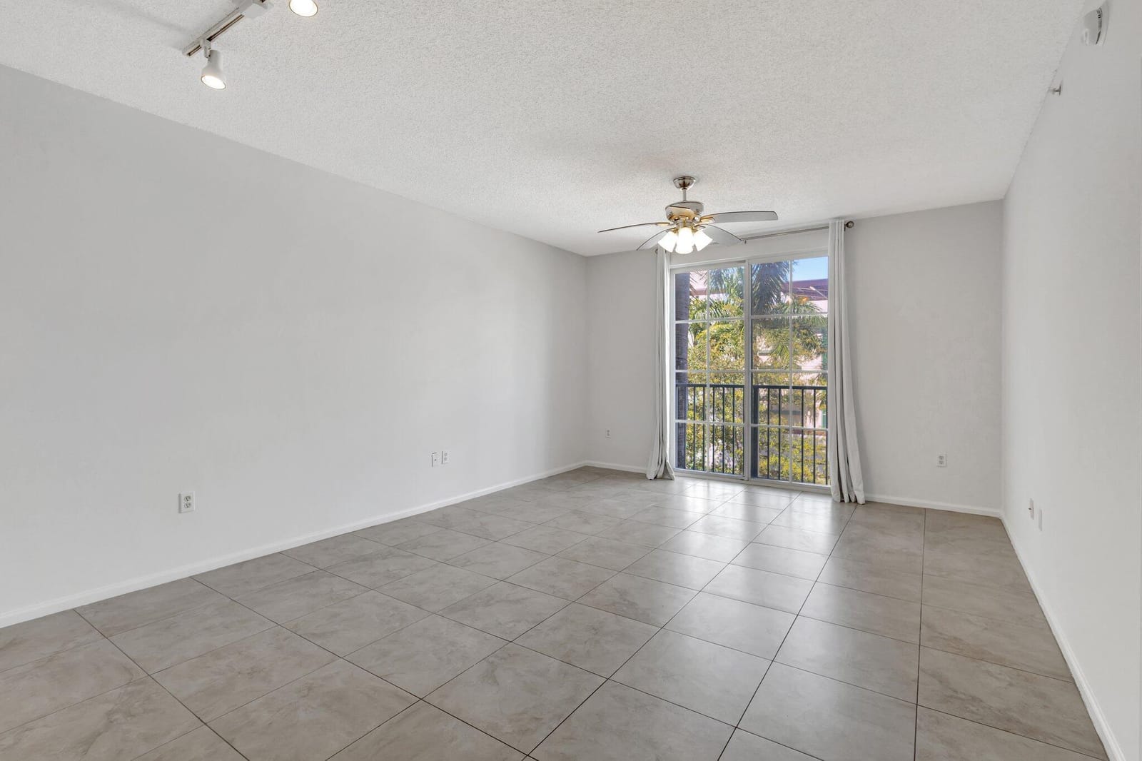 720 S Sapodilla Avenue 303, West Palm Beach, FL 33401 photo 6
