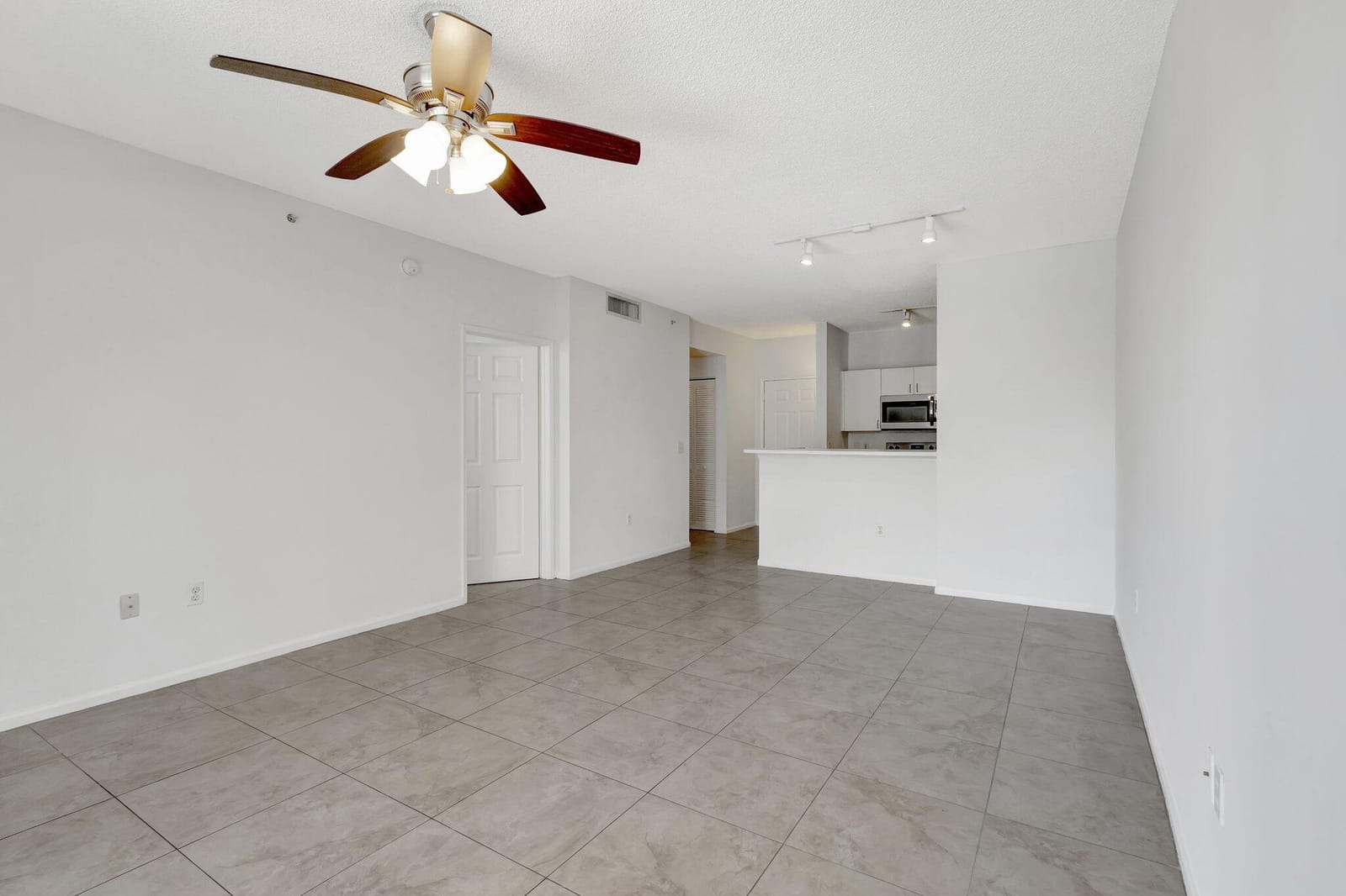 720 S Sapodilla Avenue 303, West Palm Beach, FL 33401 photo 8