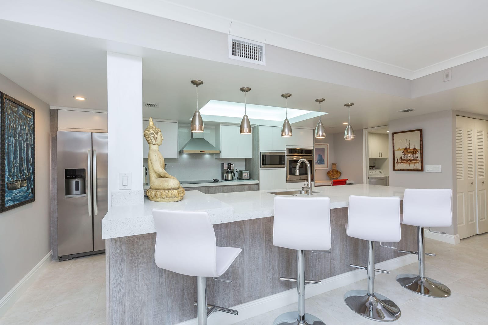 2455 Lindell Boulevard 3304 — photo 4