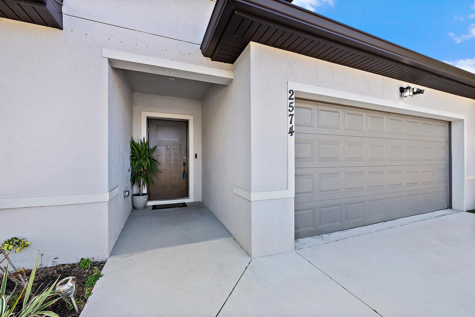 2574 SW Cameo Boulevard, Port St. Lucie, FL 34953