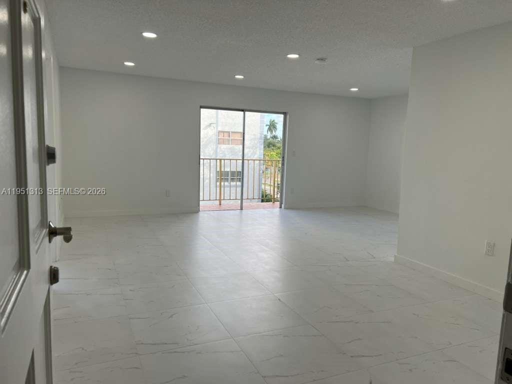 309 S Royal Poinciana Boulevard 304, Miami Springs, FL 33166