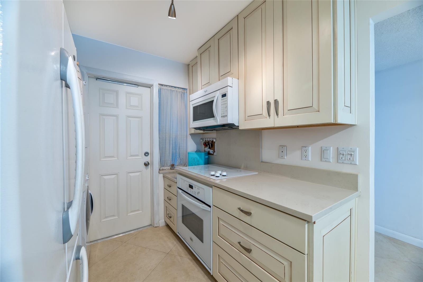 1021 Hillsboro Mile G1 — photo 10