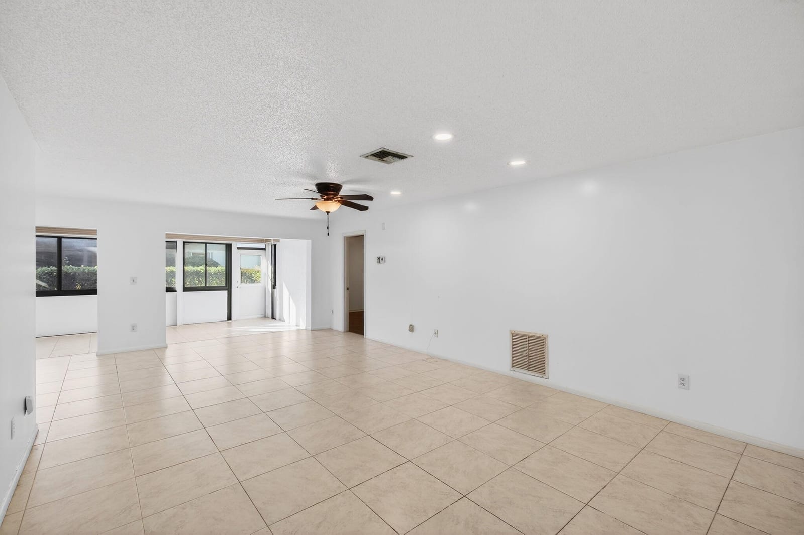 6100 Olivewood Circle, Greenacres, FL 33463 photo 9
