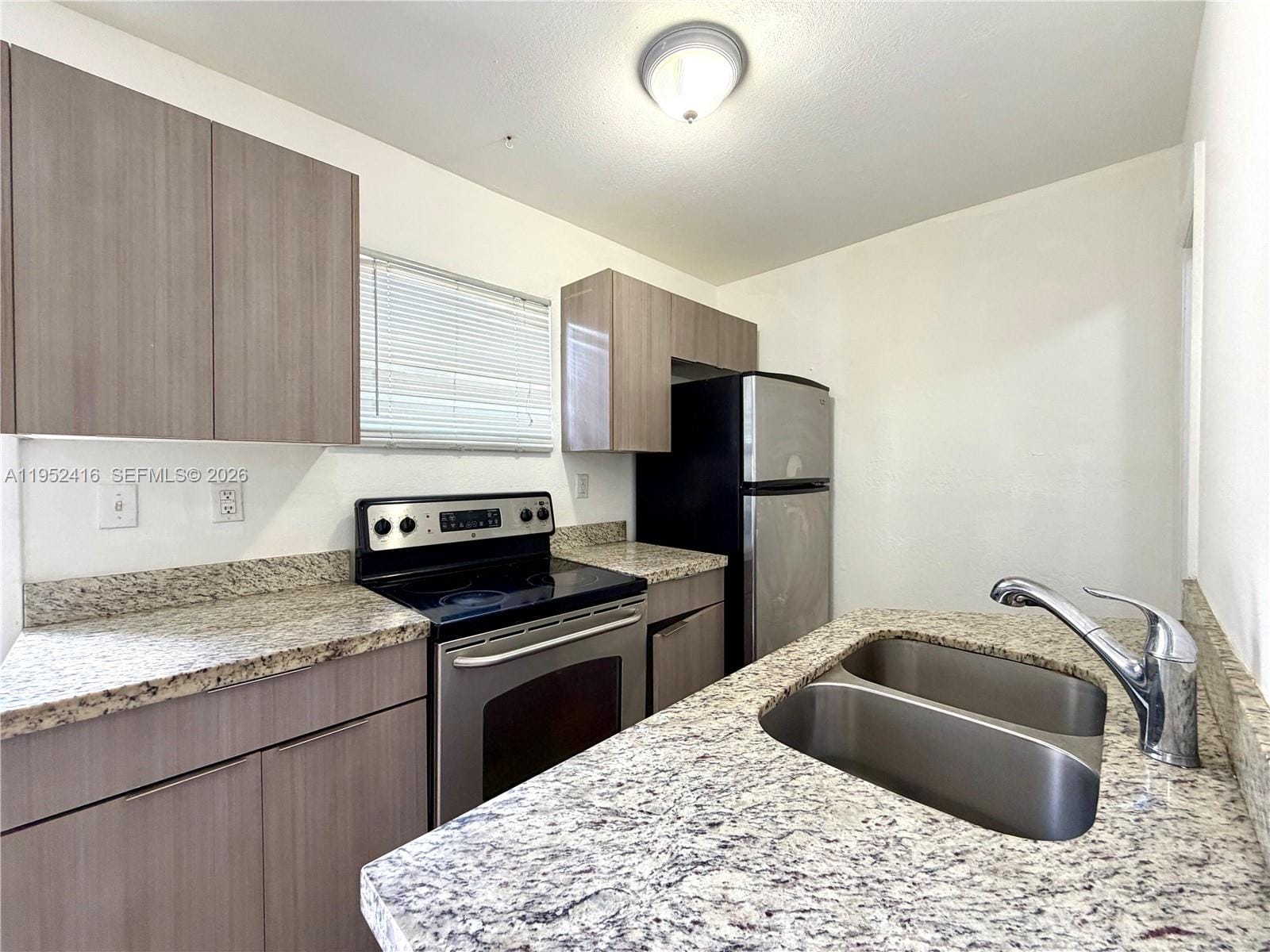 529 SW 3rd Street — photo 8
