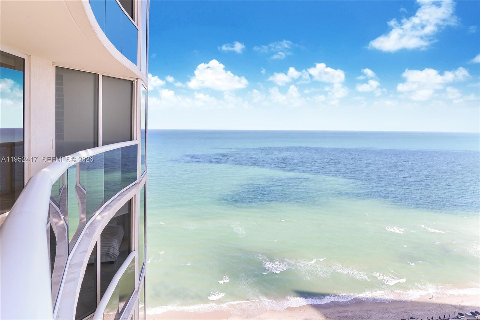 17201 Collins Ave+den 1403 — photo 2