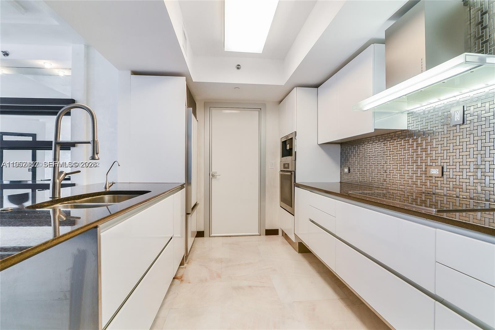 17201 Collins Ave+den 1403 — photo 3