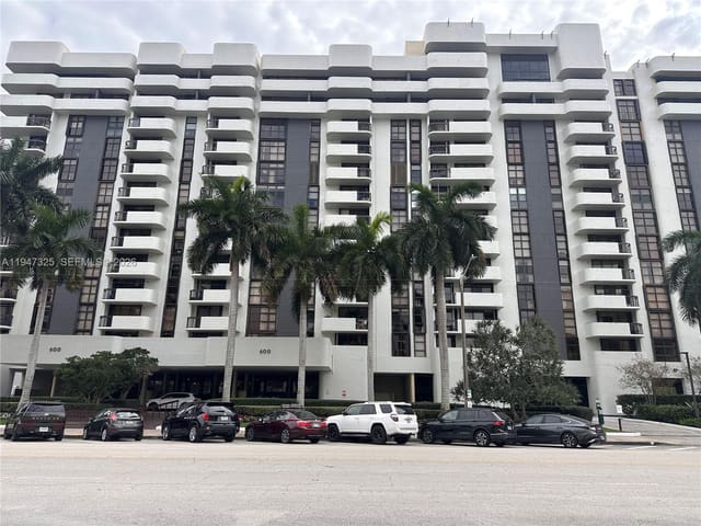 600 Biltmore Way 318, sold in Biltmore Ii Condo, Coral Gables, FL