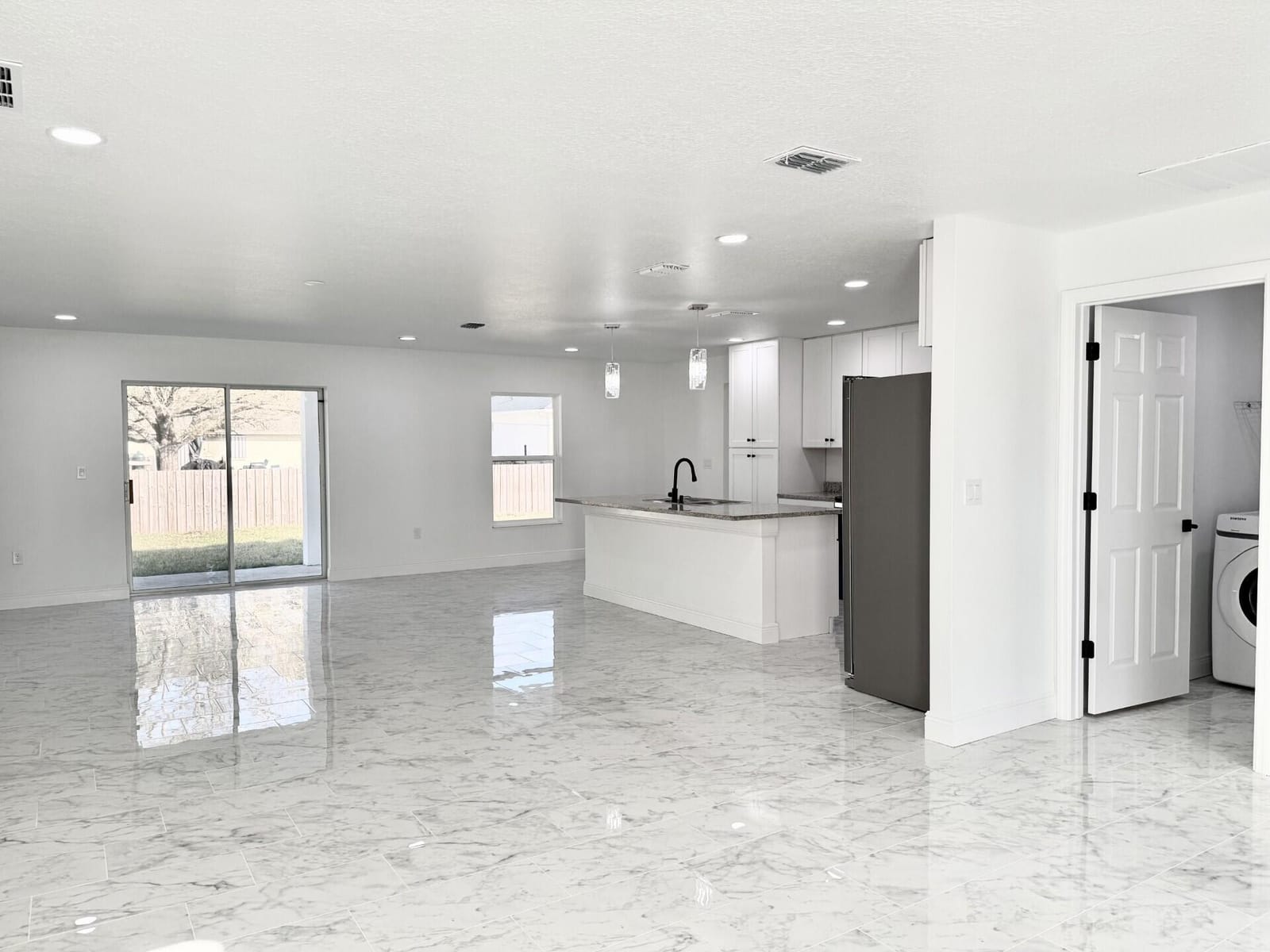 443 Treemont Avenue — photo 3