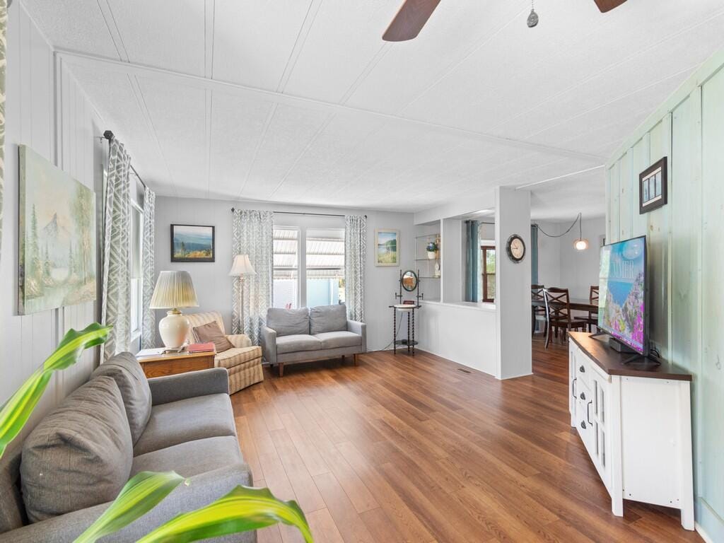 196 NE Emerald Drive — photo 11