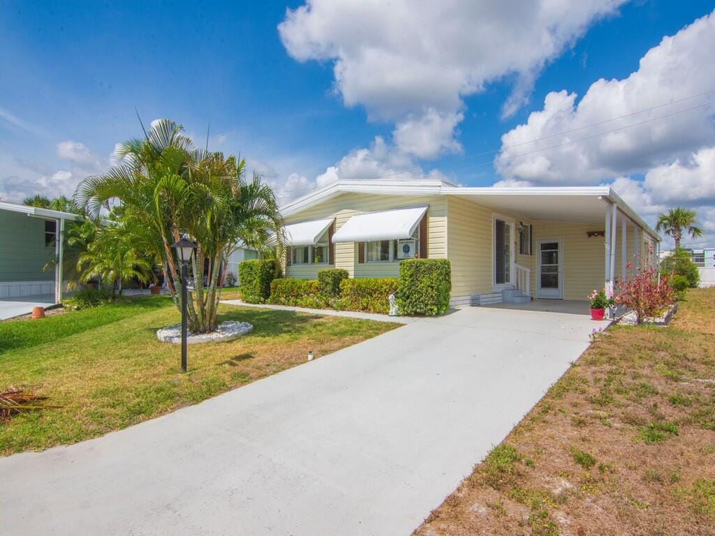 196 NE Emerald Drive — photo 4