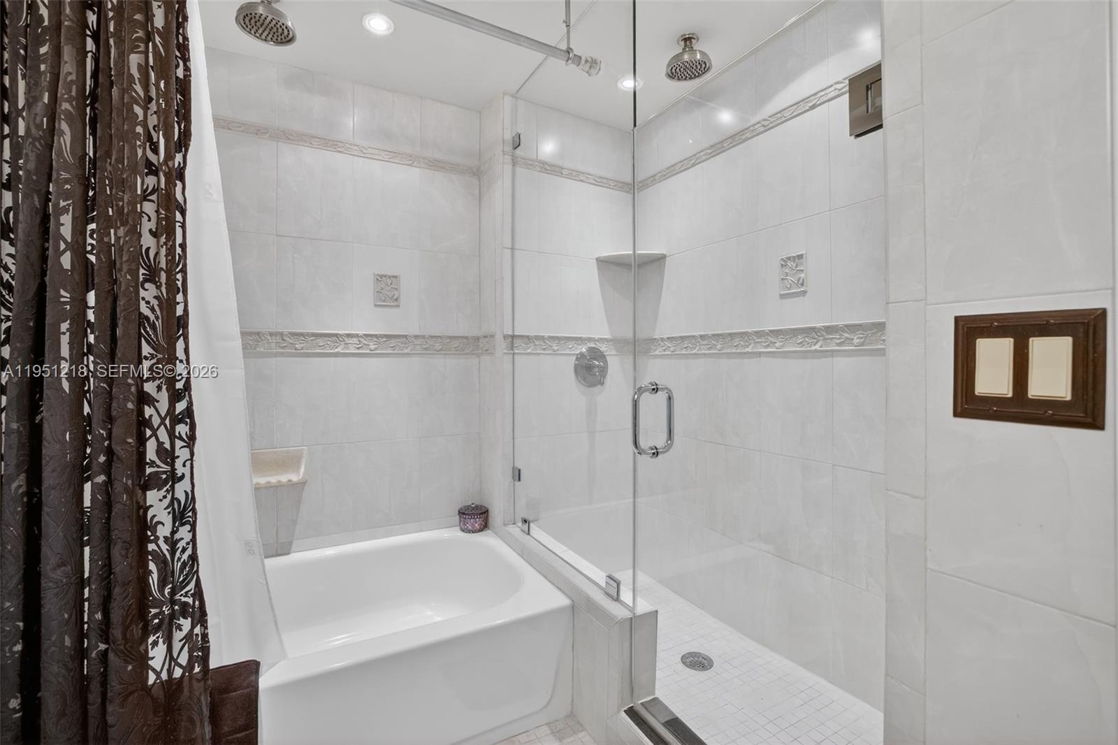 1000 Parkview Drive 806 — photo 9