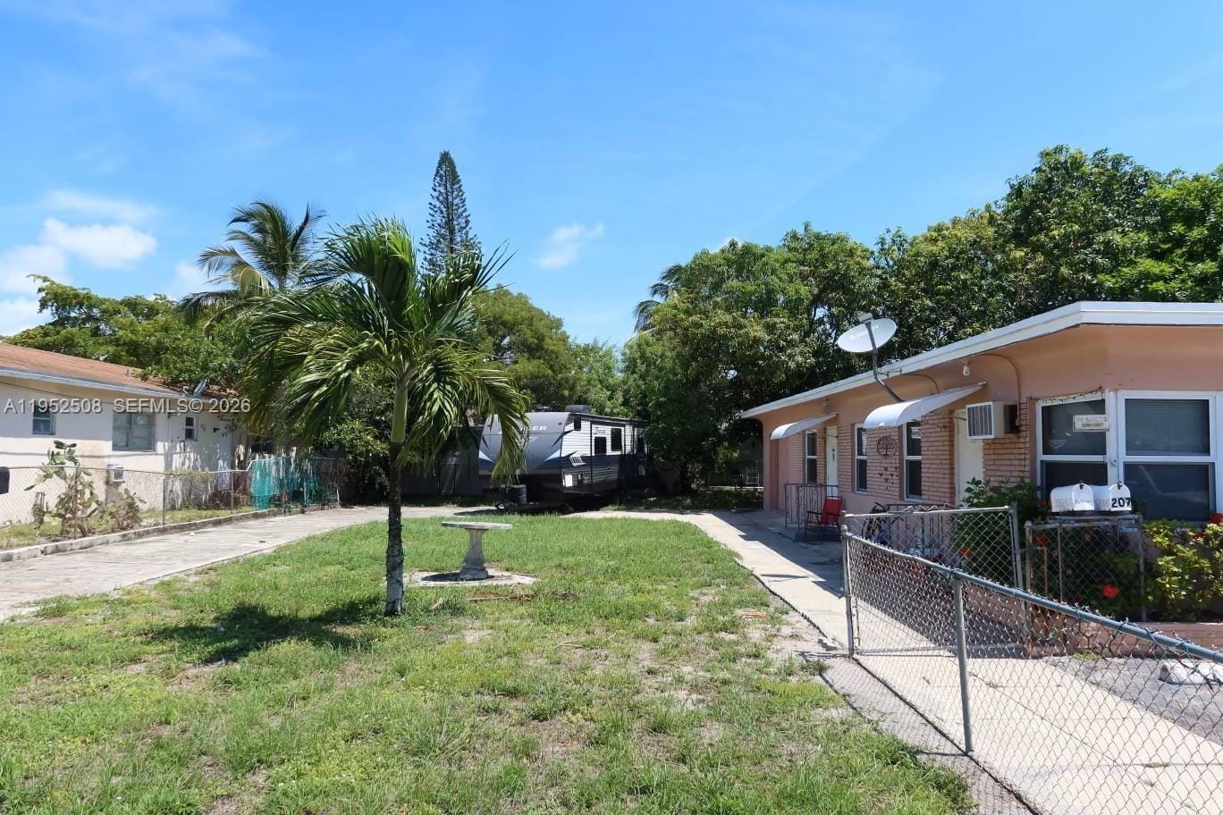 205 SE 10th Street, Hallandale Beach, FL 33009 photo 5