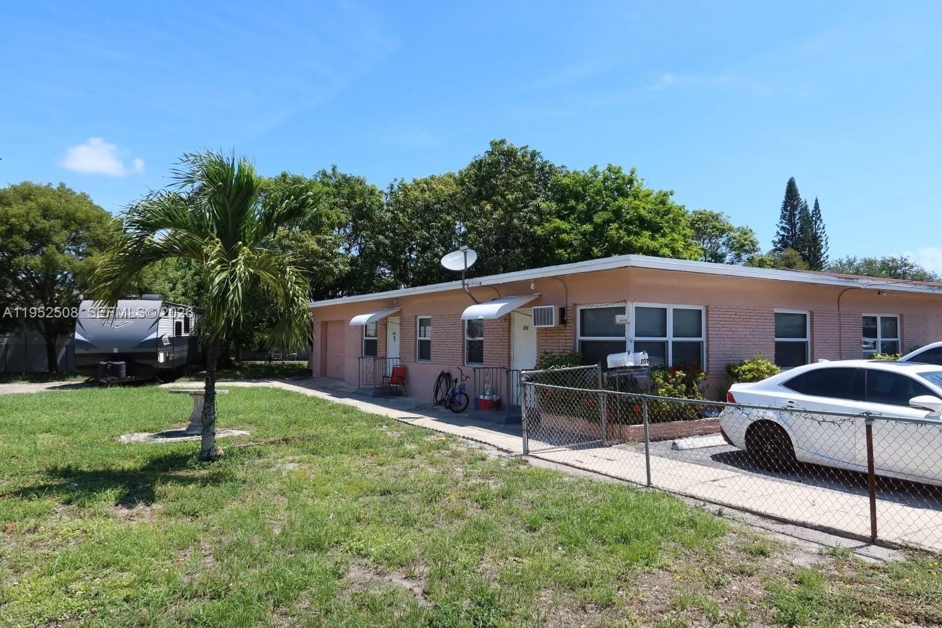 205 SE 10th Street, Hallandale Beach, FL 33009 photo 8