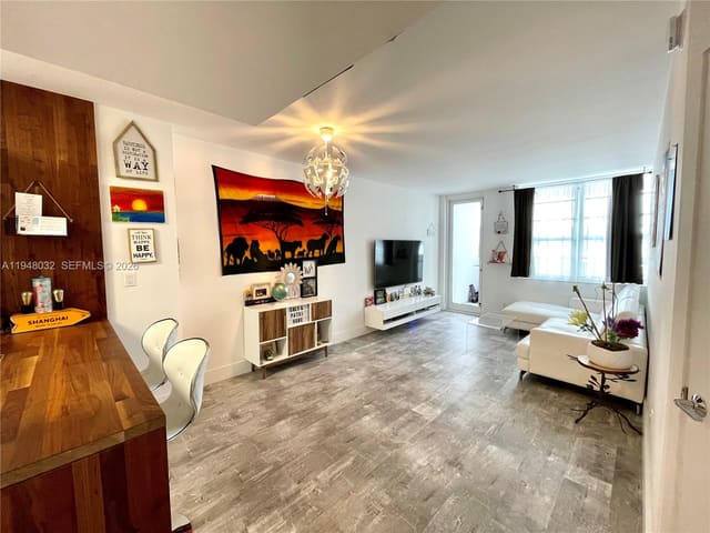 100 Lincoln Road 518, sold in The Decoplage Condo, Miami Beach, FL