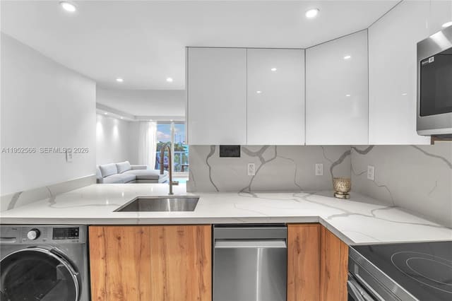 1000 W Ave 408 408, Miami Beach, FL 33139