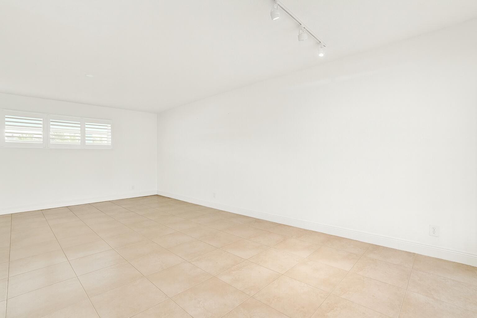 32 Colonial Club Drive 203, Boynton Beach, FL 33435 photo 14