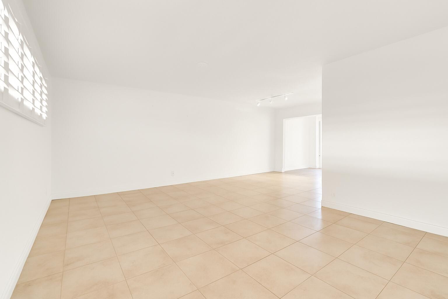 32 Colonial Club Drive 203 — photo 10